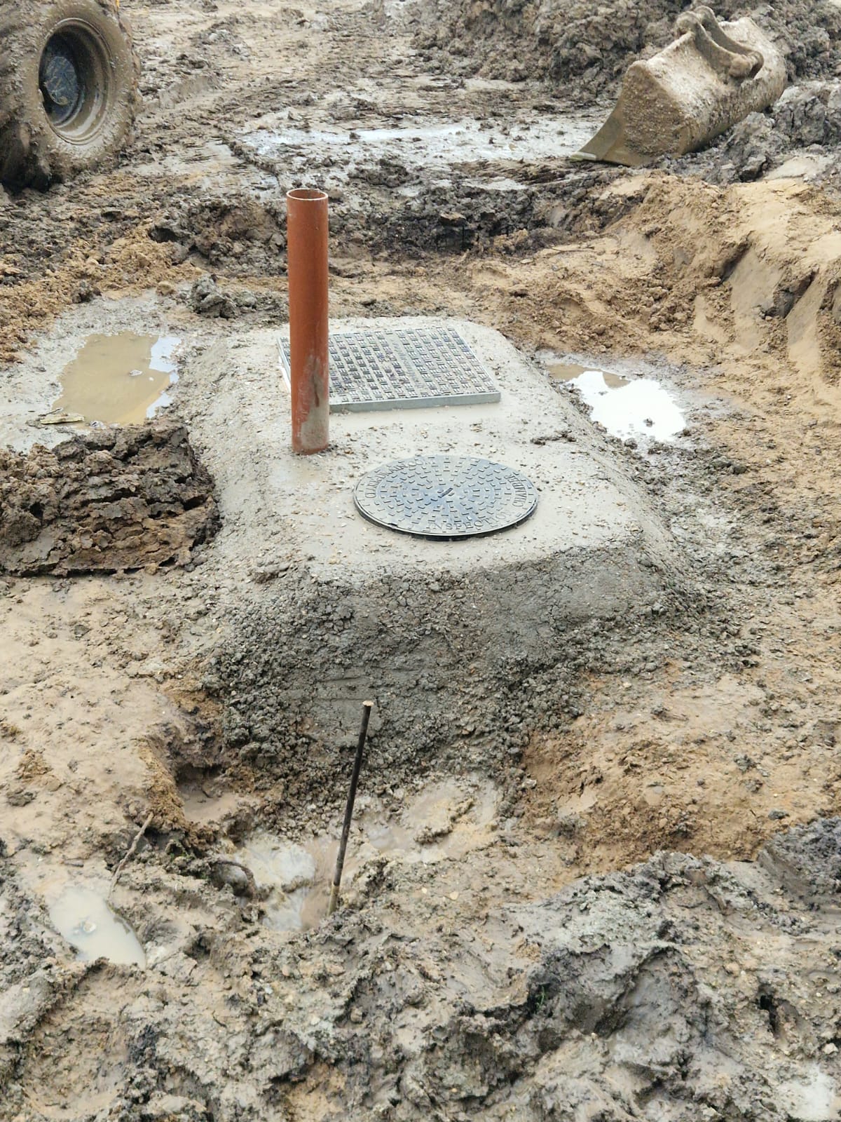 Inspection chamber built into a new drainage run | groundworks and drainage in King's Lynn by Humphries Construction
